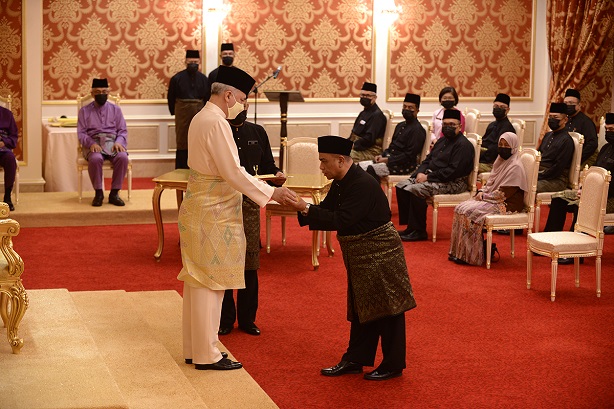 DYMM Paduka Seri Sultan Perak Perkenan Lantik Adun Kota Tampan Sebagai Menteri Besar Yang Baharu. : 10 Disember 2020.