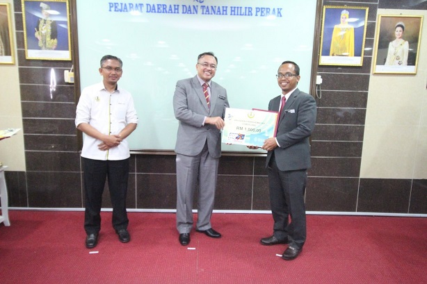 Seramai 13 Pegawai Dan Kakitangan Pdt Hilir Perak Terima Anugerah Perkhidmatan Cemerlang.: 22 Jun 2020.