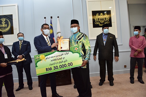YAB MB Perak Sampaikan Hadiah Pertandingan Tilawah Norma Baharu.: 7 Oktober 2020.