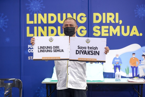 YAB Menteri Besar Antara Individu Terawal Terima Suntikan Vaksin Covid-19 Di Perak. : 1 Mac 2021.