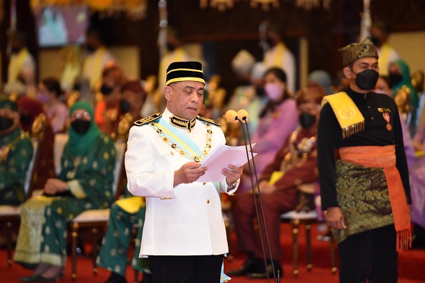 YAB Menteri Besar Perak Dahului Penerima Darjah Kebesaran Negeri Perak. : 14 November 2021