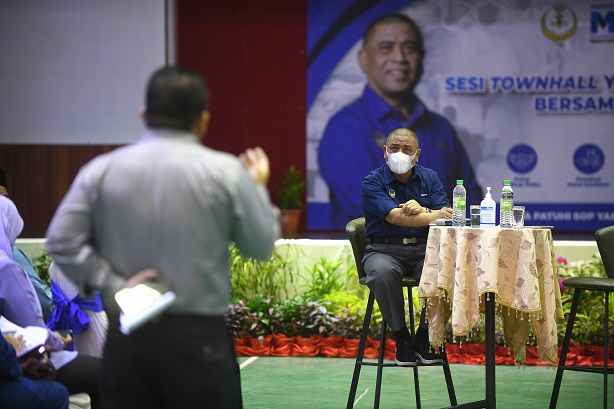 Melindungi Bukan Menzalimi, Penjawat Awam Dinasihatkan Ambil Vaksin. : 1 November 2021