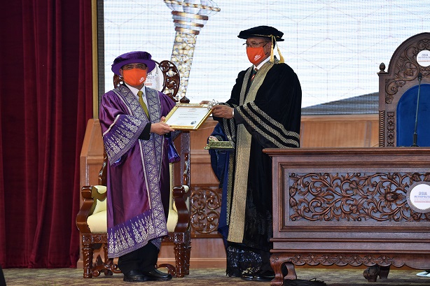 YAB Menteri Besar Perak Terima Anugerah Ijazah Kehormat Doktor Falsafah : 16 Februari 2022