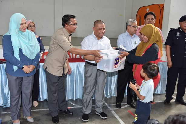 Kerajaan Perak Prihatin Nasib 83 Keluarga Mangsa Ribut, Banjir : 14 November 2022