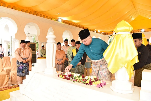DYMM Paduka Seri Sultan Perak Darul Ridzuan Berkenan Tunai Solat Hari Raya Aidilfitri : 10 April 2024